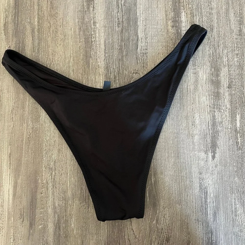 New Skims bikini bottoms L